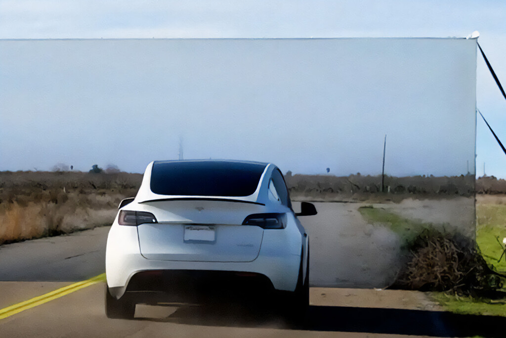 Un ingeniero de la NASA ha probado el Autopilot de Elon Musk contra una pared pintada como las del Coyote y el Correcaminos