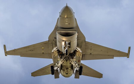 Free Photo Of A F 16 Fighting Falcon In The Air