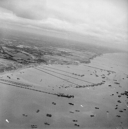 The Mulberry Artificial Harbour Off Arromanches In Normandy September 1944 Bu1024