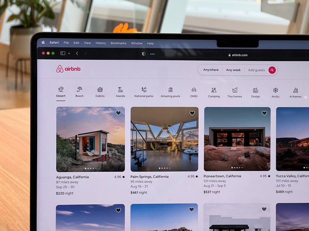 Triunfo del Gobierno frente a los pisos turísticos sin licencia en España. Airbnb cede y los retirará de su plataforma en unos días