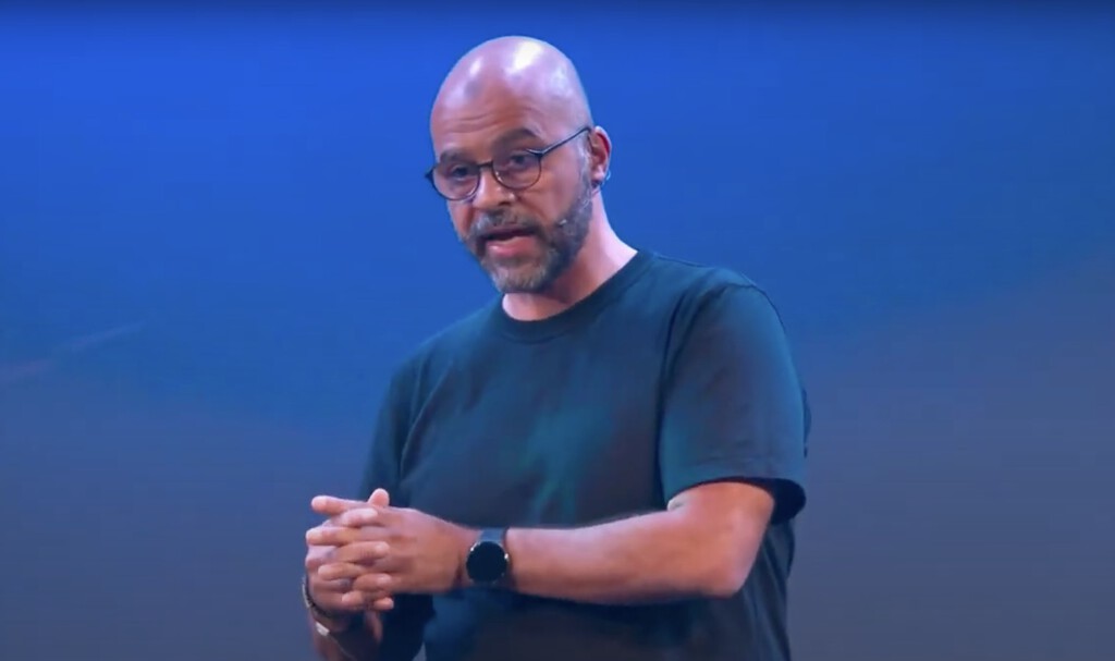 «En 2049, tu inteligencia, en comparación con la de la IA, será como la de una mosca en comparación con la de Einstein», este ex-directivo de Google lo tiene claro