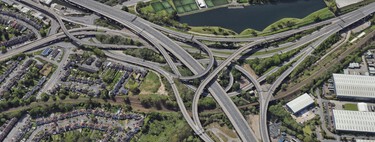 Hay gente pagando 10 euros por un tour turístico en una rotonda. El motivo: está bajo el demencial Spaghetti Junction